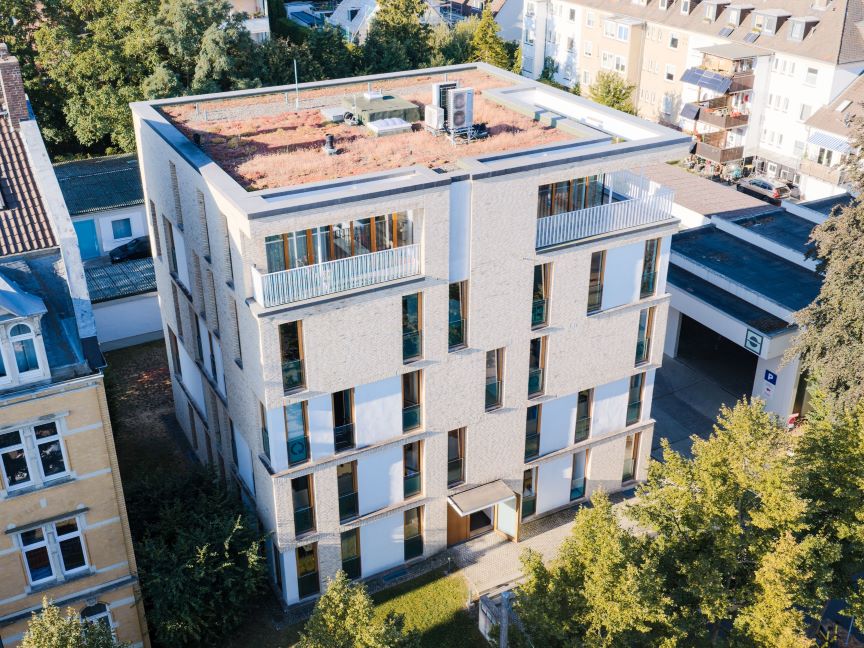 Das Kanzleigebäude von QQE an der Wilhelmshöher Allee 305 in Kassel